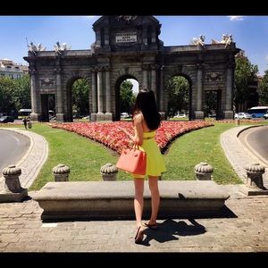 Elizabeth James dress